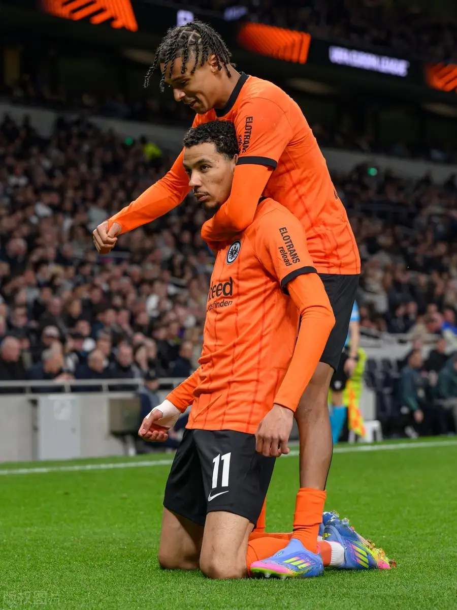 九游棋牌 -关于赛地聚焦——欧冠加时末段热度飙升，巴塞罗那造点机会，气氛紧张，身体对抗强度拉满的信息