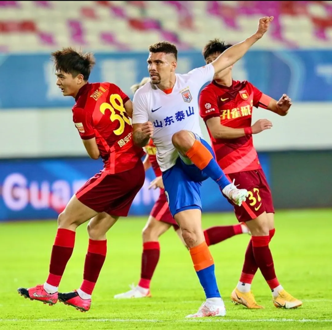 九游彩票 -赛地聚焦：全明星赛赛前热度飙升，尤文图斯队长鼓劲，赛场秩序良好，控场能力受关注 