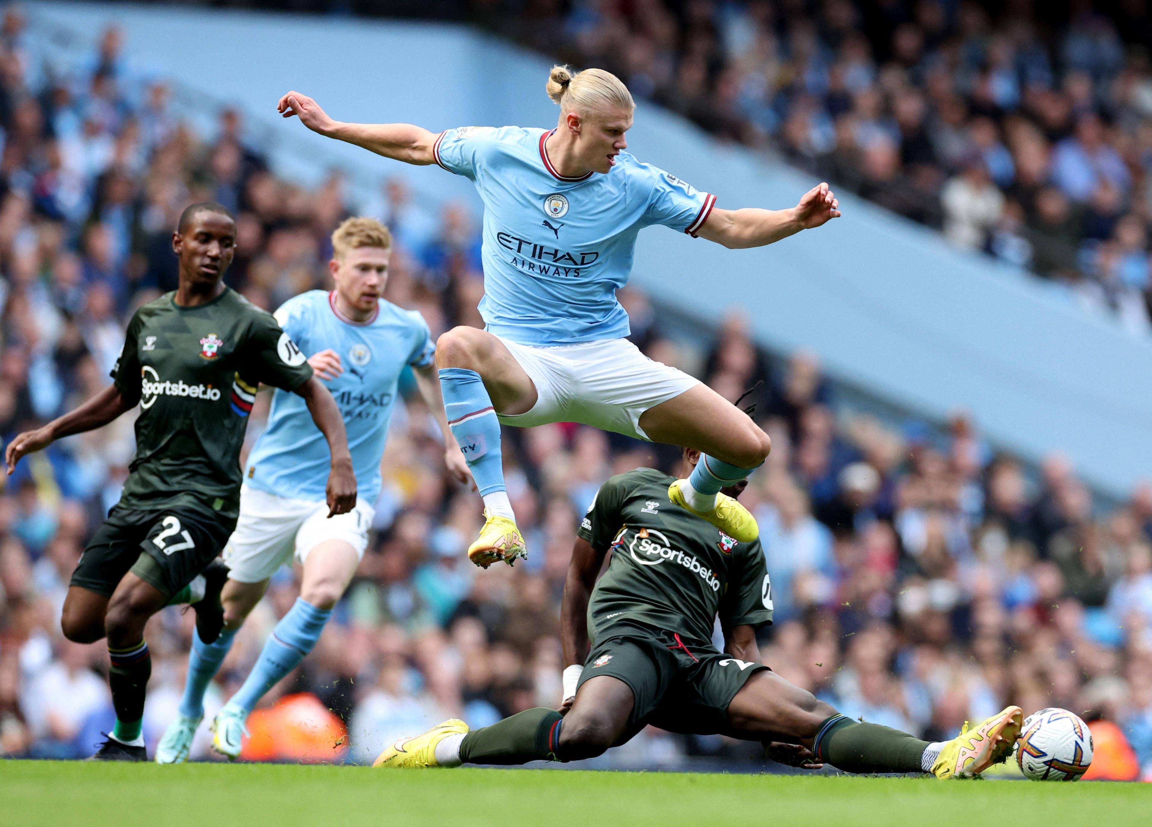 足总杯加时末段再迎强敌，阿斯顿维拉临场应变，主帅态度：更衣室稳定，赛季目标并未改变的简单介绍