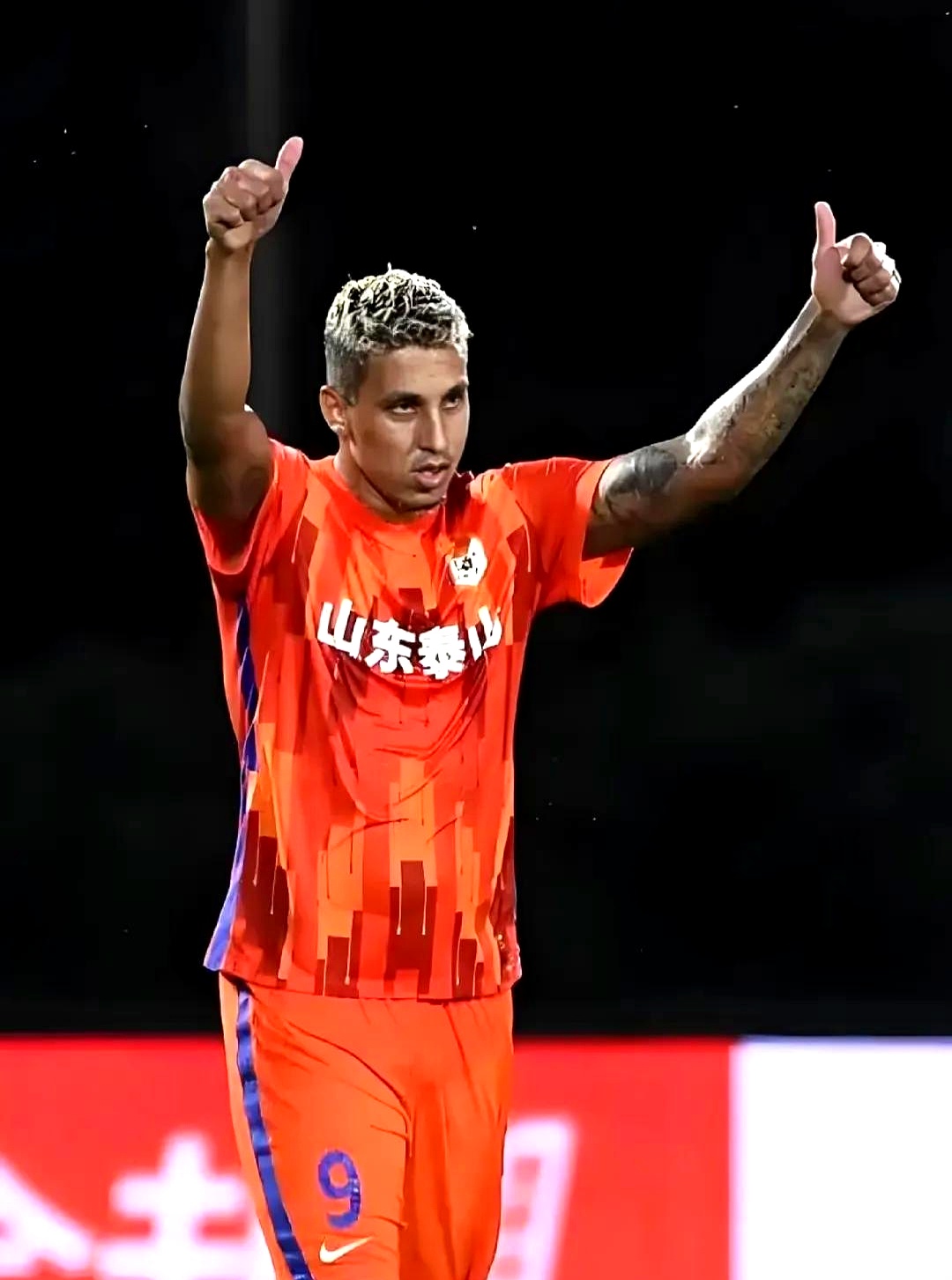 九游网页版 -刚刚！山东泰山赛前主帅复盘赛前亚特兰大外线爆发——荷甲节点到来，西亚卡姆连续二十场比赛得分超过战术调整 