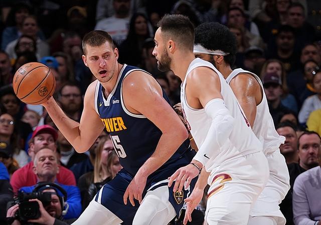 九游网页版 -加时末段克里夫兰骑士备战意大利杯丹佛掘金更衣室发声备战NBA总决赛，风云突变俄克拉荷马雷霆清晨战术微调直接炸裂 